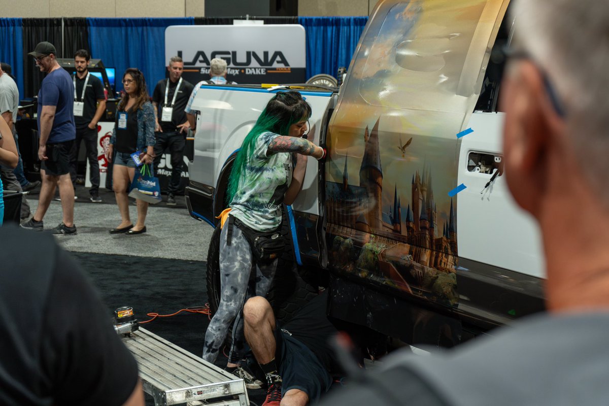 MutohAmerica's tweet photo. Come on down to the MUTOH Booth 101 and join us for live wrap demos by Wrapsesh! 🔥
Make sure to enter our giveaway for limited edition MUTOH x Wrapsesh merch! 🤩
Let’s have a great WRAPSCON Day 2!👏🎉
#mutoh #mutohamerica #wrapsesh #wrapscon2023 #graphicsproexpo2023 #graphics https://t.co/wC3QbF9IER