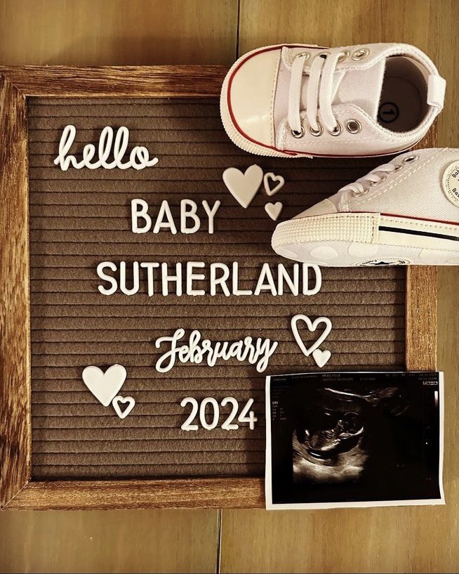 BattlehawksUFL's tweet photo. BABY BATTLEHAWK COMING SOON 💙 

We can’t wait to welcome baby boy Sutherland to the nest this coming February! https://t.co/LvHTVyQ56O