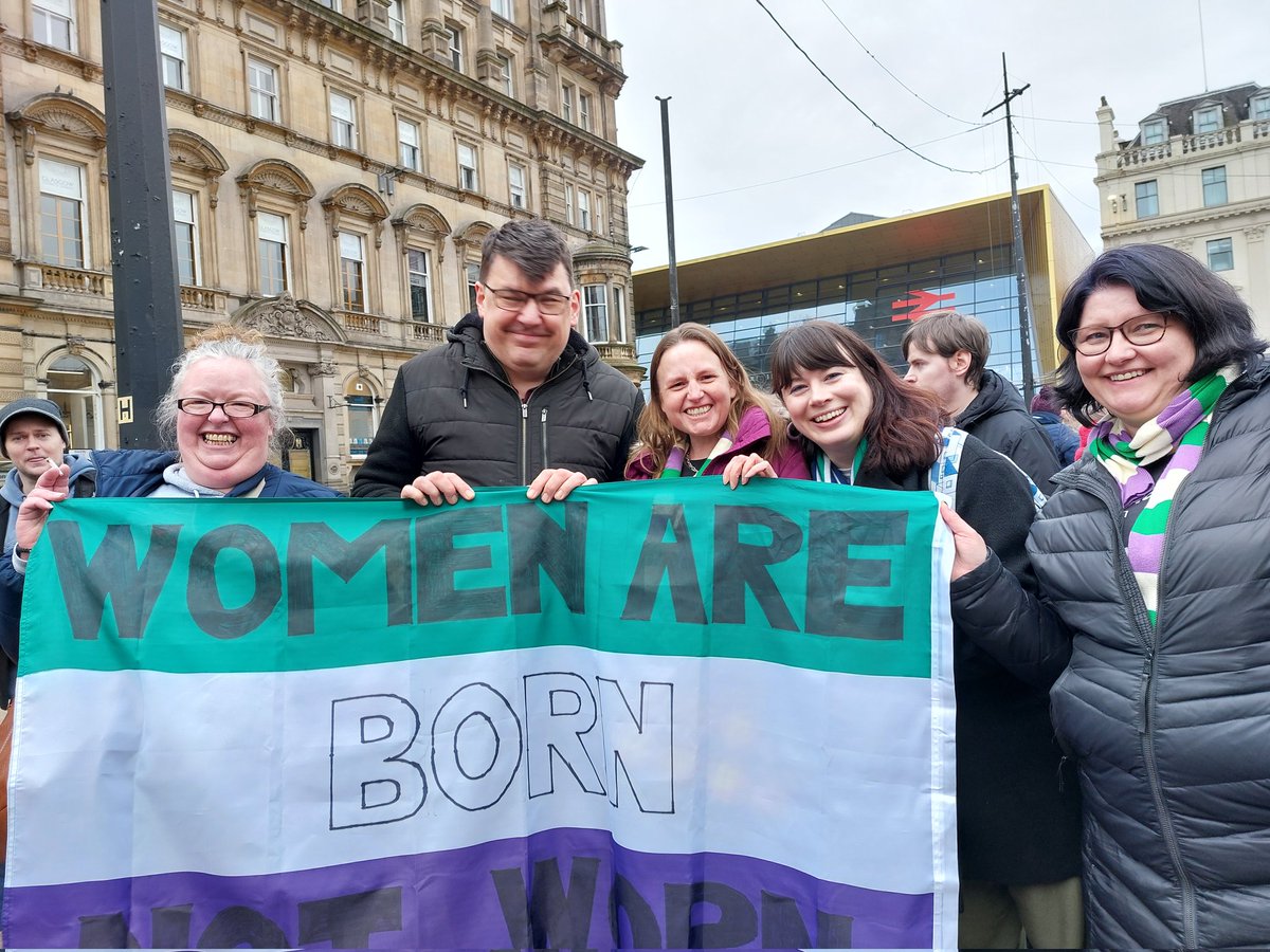 Graham Linehan is an absolute legend. Fighting for the rights of women, children and LGB people at great personal cost. 
#IStandWithGlinner and always will. 
Thank you for everything Graham ❤️