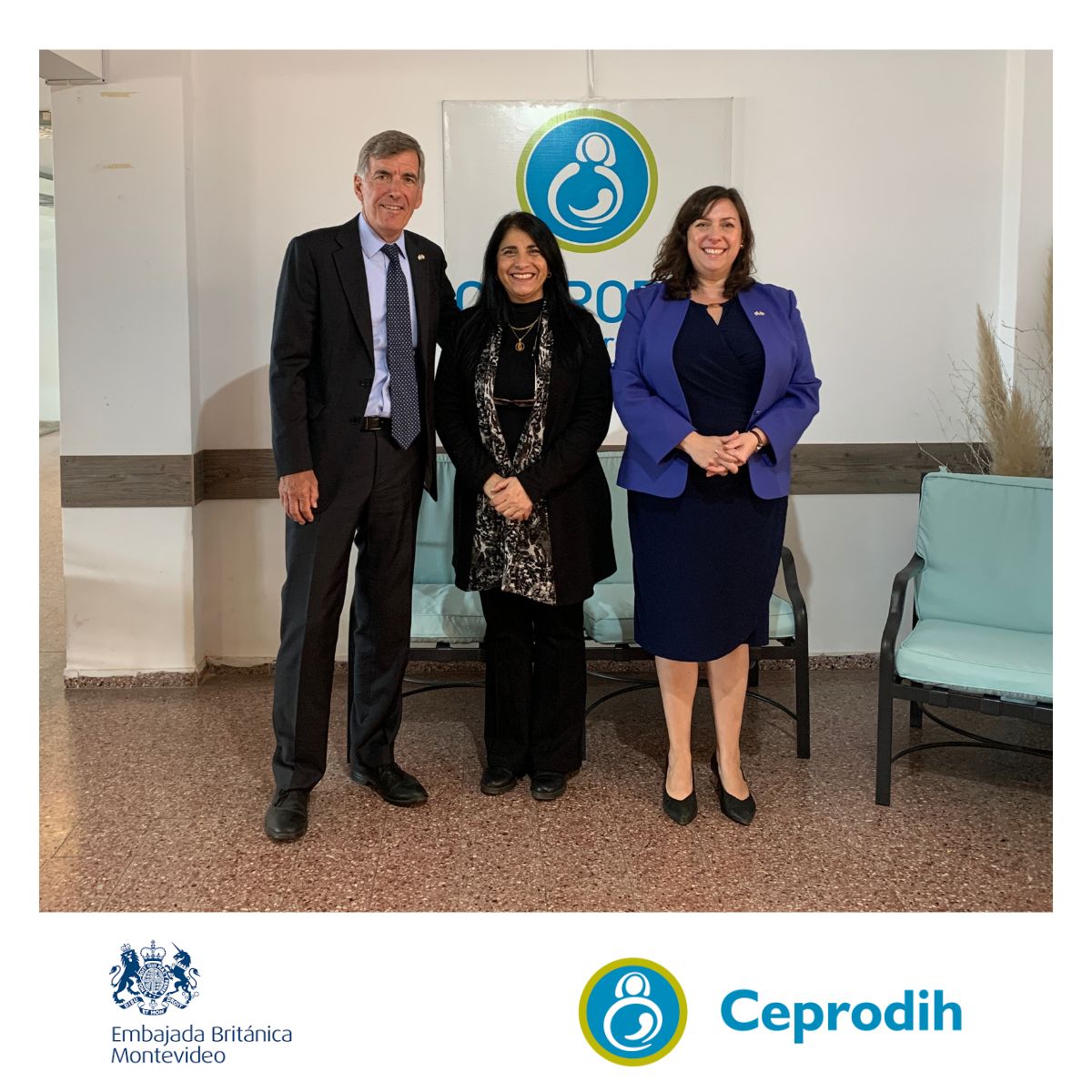 El pasado miércoles 16 de agosto recibimos en nuestra casa al Ministro de las Américas y el Caribe de la Cancillería Británica <a href="/DavidRutley/">David Rutley</a>  y @FayeOConnorFCDO Embajadora Británica en Uruguay
Gracias por elegirnos y dedicar tiempo a conocer nuestro trabajo de cerca. <a href="/UKinUruguay/">Embajada Británica</a>