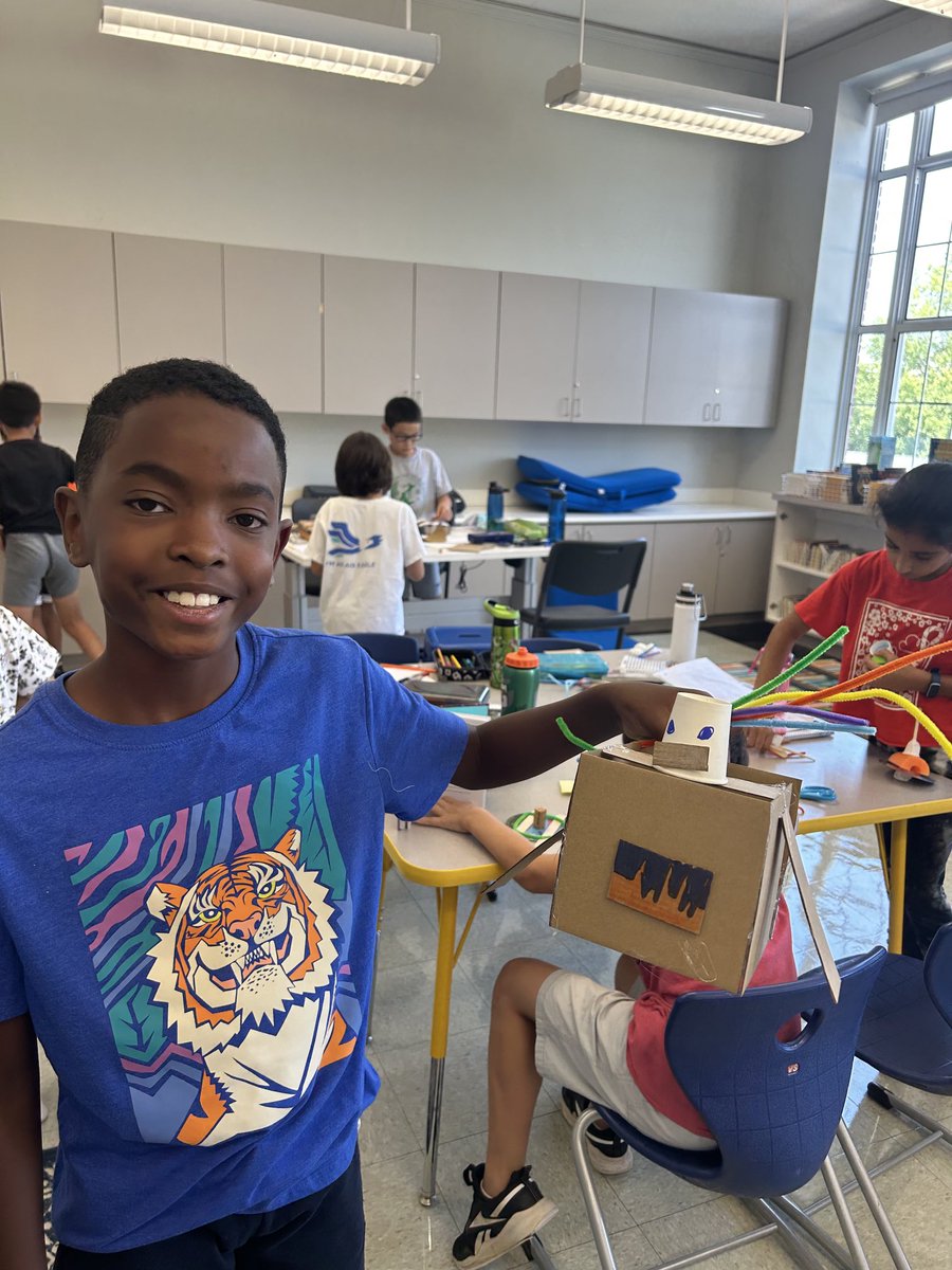 atlantaSTEAM's tweet image. make something that represents you in some way #makercenteredlearning #prototyping #upcycling #joyoflearning #aisSTEAM #AISinnovators ⁦@AISLearns⁩ ⁦@mareenakohtala⁩