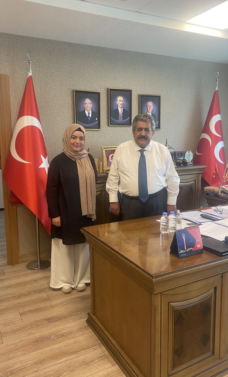 YardHizPlatform's tweet photo. Bugün, @savdessendikasi’in katkıları ile
#YardımcıHizmetlerSınıfı sorunun çözümüne kısa vadede Toplu Sözleşme, orta vadede  Meclis sürecinde katkı sağlamak için

@MHP_Bilgi Genel Başkan Yardımcıları Sayın @YildizFeti, Sayın @ifarukaksu ve Sayın @yasaryldrmMHP Beyefendileri ziyaret ettik.

Konuya son derece hakim olan ve   #YardımcıHizmetlerSınıfı’nın kaldırılması için 2015’ten bu yana kamuoyu oluşturup çözüm sürecini olgunlaştırdıklarını, @MHP_Bilgi’nin bütün vaatlerini yerine getirdiği gibi bunu da yerine getireceğini, hem Toplu Sözleşme sürecinde hem de yeni yasama döneminde konunun destekçisi ve takipçisi olacaklarını ifade eden kıymetli büyüklerimize nezaketleri, tevazuları ve samimiyetleri için 140.000 arkadaşımız ve çilelerine ortak olan aileleri adına teşekkür ederiz 🙏🏻😊

Adalet, liyakat ve aidiyet duygusunun yeniden inşaası için,

Emek, eğitim, sanat ve zanaatkarlığın iade-i itibarının sağlanması için,

Söz verildiği gibi ayrımsız, “ama”sız, “fakat”sız eğitimlerimize uygun üst kadrolara en kısa zamanda kavuşacağımıza inancımız tam!

Toplu Sözleşme buna vesile olsun 🙏🏻

#YardımcıHizmetlerSınıfı

@RTErdogan
@dbdevletbahceli
@ErbakanFatih 
@_cevdetyilmaz
@Mahi_Nur
@isikhanvedat
@mehmetozhaseki
@yilmaztunc
@leylasahinusta
@AliYerlikaya
@Yusuf__Tekin
@yavuzatar
@aselimkoroglu
@mustafaakis
@oktay_saral
@cemilertem
@mehmetucum
@Y_Akdogan
@drsoysal
@farukozcelikgsb
@drhasansert
@Hayati_Yazici
@mkulunk
@belginuygur10
@hasandogan
@TugrulTurkes 
@MKalayci42
@yasaryldrmMHP
@erkanakcay45
@sadirdurmaz
@TamerOsmanaaol1
@buyukataman
@YildizFeti
@KarakayaMevlut
@M_BilalAydin
@MemurSenKonf
@_aliyalcin_
@BuroMemurSen_
@yusufyazgan37
@Kamu_Sen
@OnderKahveci
@TalipGeylan06
@TurkBuroSenGM
@TurkesGuney