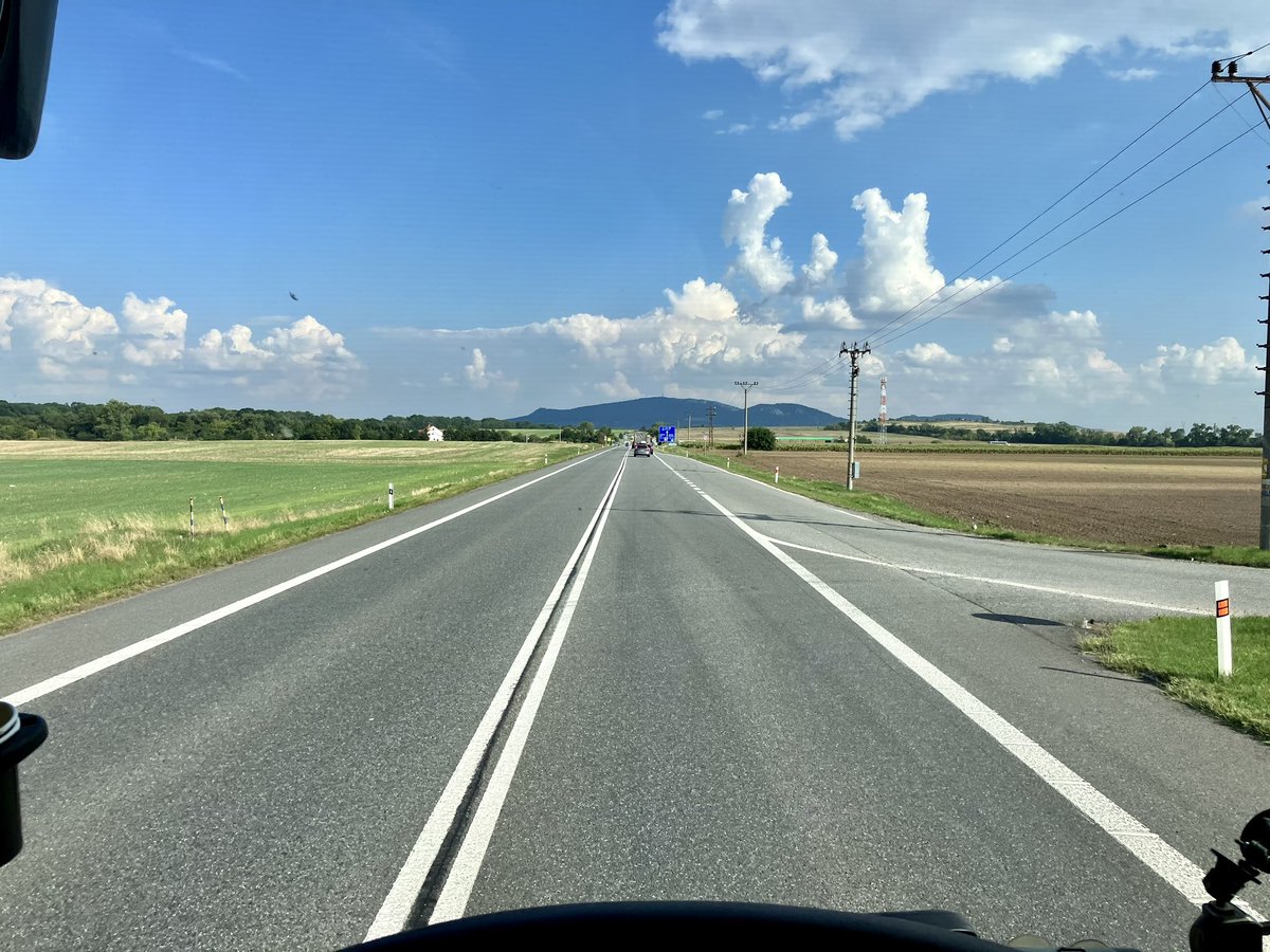 ZDoprava's tweet photo. Vyrážíme Brno ➡️ směr jih 🏖️ (Chorvatsko 🇭🇷)

#zajezdy #zajezd #pendl #brno #mikulov #palava #ivan #chorvatsko #chorvatsko🇭🇷 #croatia #zajezdovadoprava #zajezdchorvatsko #tripcroatia #zajezdyfajnbus #fajnbus #cestovani #leto #summer #summertrip #dovolena #vacation #holiday https://t.co/3PCNxFFOQt