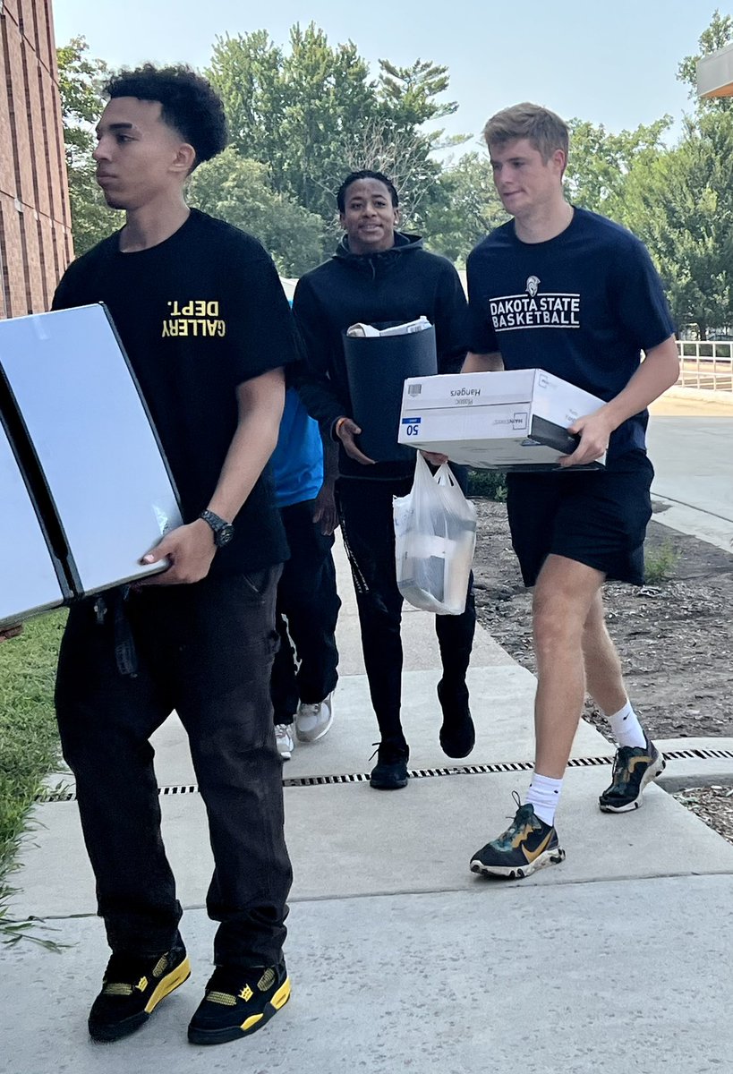 DSU_MBB's tweet image. MOVE IN DAY at @DakotaState ‼️