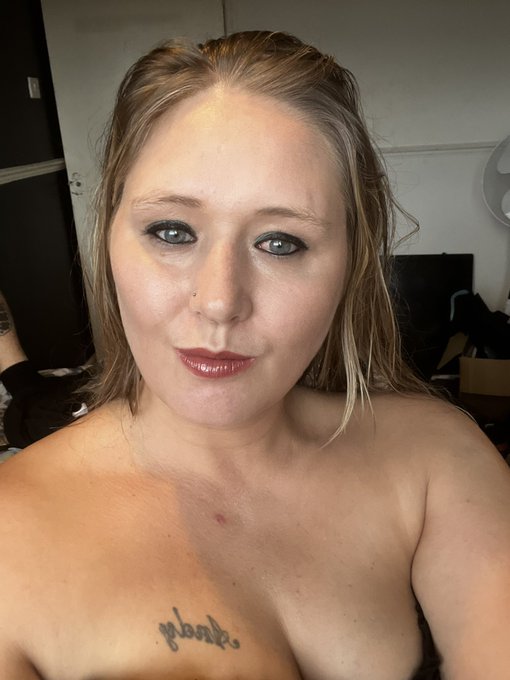 Alluringmistres - What would you do with a woman like me subscribe to my of follow me and retweet 😘😘 https://t.co/ml8Ex9G7FL https://t.co/ZeUvicG1m9