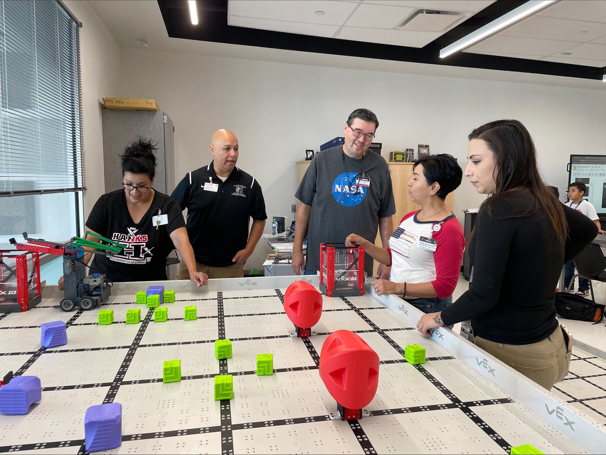 valvidrez1's tweet photo. Tech Teamwork! Our ITT’s sharing ideas and learning from each other! Providing opportunities #ForOurStudents @HANKSMSYISD #TheKingdom #InnovationUnleashed #TheDistrict @YsletaISD @YISDInnovLearn https://t.co/yUlKV6ZiZB