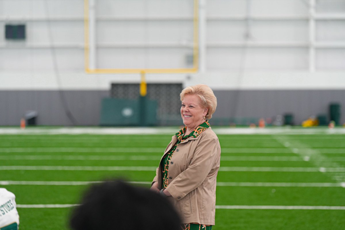 Thank you to <a href="/USF_Pres/">Rhea F. Law</a> for taking some time today to speak to the team after practice!

#ComeToTheBay | #StayInTheBay