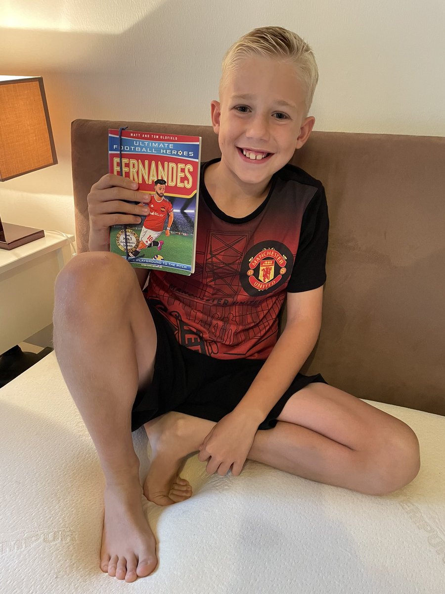 Olá <a href="/B_Fernandes8/">Bruno Fernandes</a>. When my little guy isn’t kicking a ball to try and copy what you do on the pitch, he’s reading all about you to find out the secrets of your success! Could he get an autograph please? Good luck for the season <a href="/ManUtd/">Manchester United</a> 💪⚽️ #magnifico #hero
