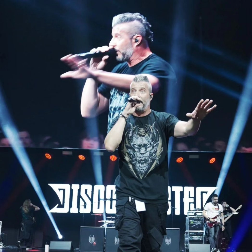 OfficialDukeTV's tweet photo. One year ago with the invincible @DISCONN8CTED at @gamescom Köln 🇩🇪
What a great day 🔥🔥
#Disconnected #WeAreDisconnected #metal #live #videogames #gaming https://t.co/kgyfVQ6g9j