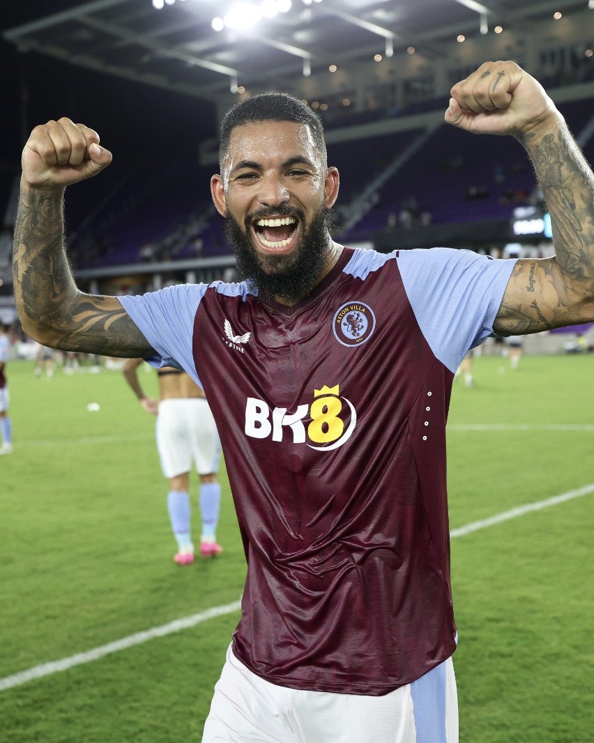 AstonVillabrfc's tweet photo. Meu sonho é o Douglas Luiz se naturalizar Brasileiro, jogador com muita qualidade e que vem fazendo ótimas temporadas!

A seleção Inglesa não chama ele em nenhum momento, tá na hora de garantir sua vaga na Seleção brasileira. 🇧🇷👏🟣🔵 https://t.co/QmlqE6BKDt