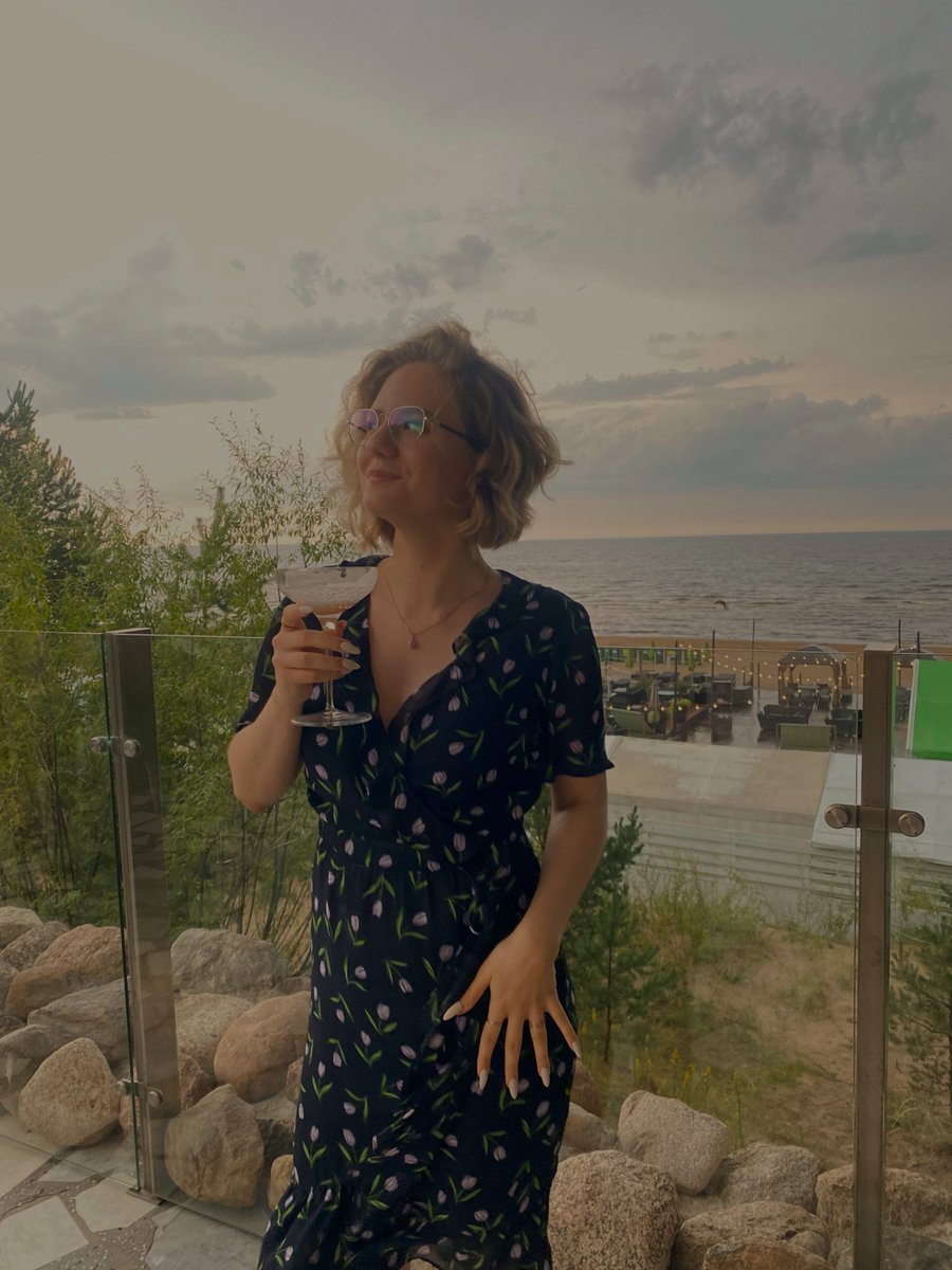stonecoldb_tch's tweet photo. Not only do I have my bd today, but I’m also at my friend’s wedding rn.

This is my third martini 🍸 https://t.co/tBmre17cCr