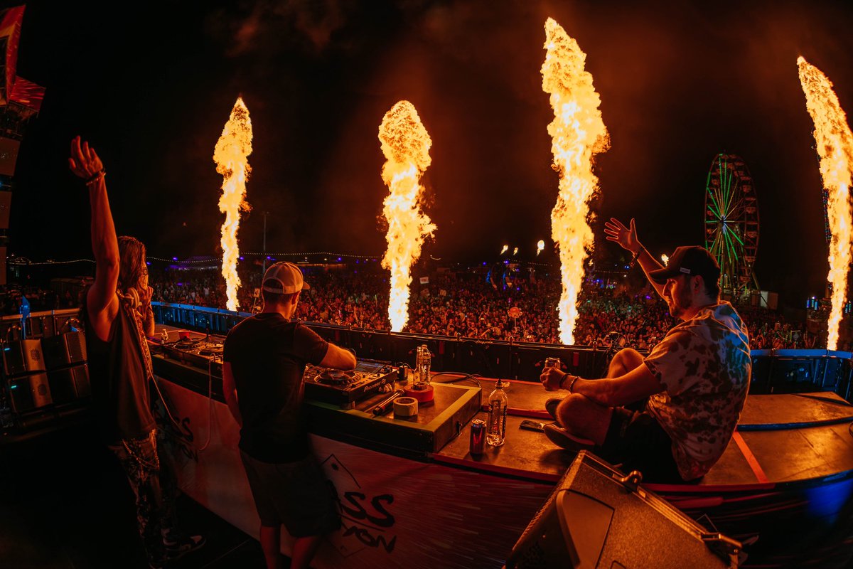 woolimusic's tweet photo. Got my ass on the Decks, Reunited the band
Not a worry in the world, Cold beer in my hand
Life is good today
4️⃣ https://t.co/RzakHrjh31