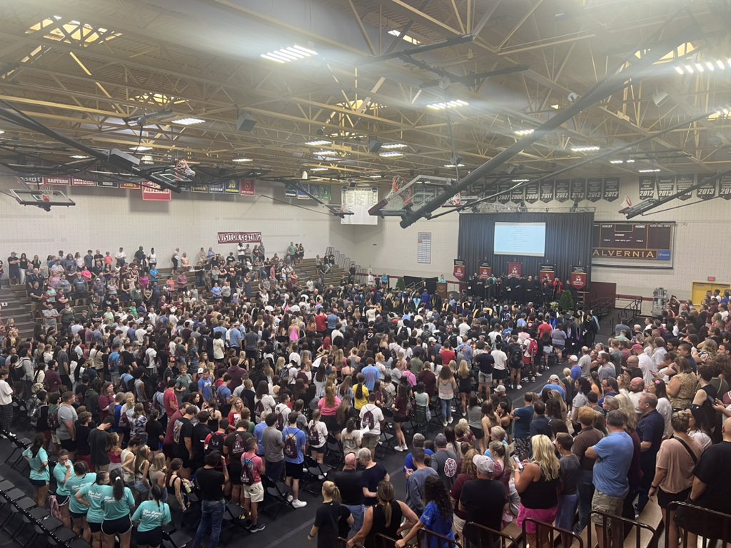 Excited to welcome the Class of 2027 - the 3rd-largest in Alvernia history! Over 500 strong from 19 states, 13 countries and 46% of whom are student-athletes! Go Golden Wolves!!