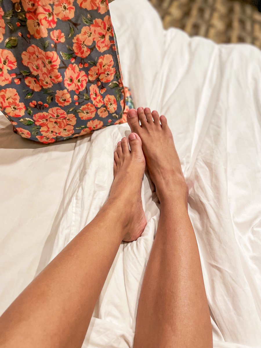 petitethaiqueen's tweet photo. Time to relax. #prettyfeet #footfetısh #thaifeet #feetfetish https://t.co/5woiAH5uKg