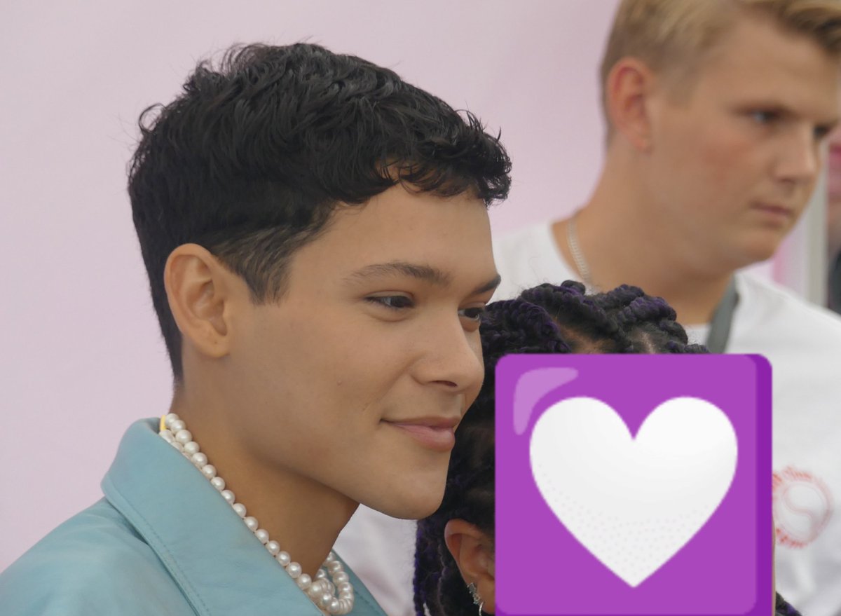 OMRisareligion's tweet image. Here are the few photos I was able to take during the meeting 😊 He&apos;s the cutest guy I swear 🥰💜✨
If you ever recognize the people who have their faces hidden by a 💜, please tell me, I will send them the photos in private 😉
#rixfm #yrtwt #rixfmfestival