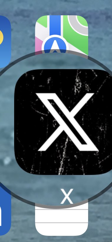 charkint's tweet photo. Why has my twitter X icon gone all scrappy on my phone? Has everyone else got that too? https://t.co/SqGqFzohs6