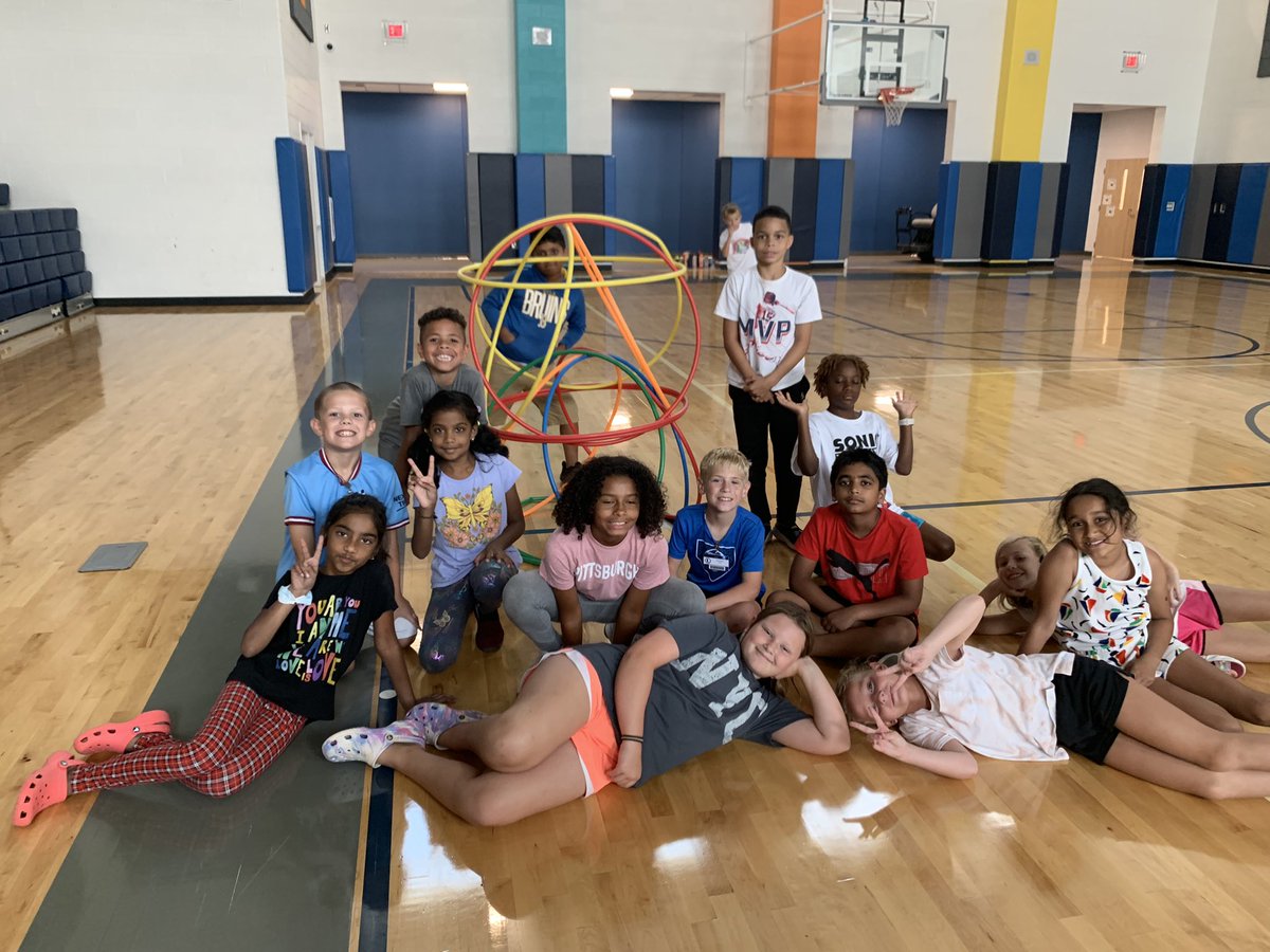 coachmauldin20's tweet photo. 4th grade got it done using teamwork! All 3 teams were able to build their double decker hula hut! #TogetherWeImagine @HickoryRidgeES https://t.co/weqdLXRK6i