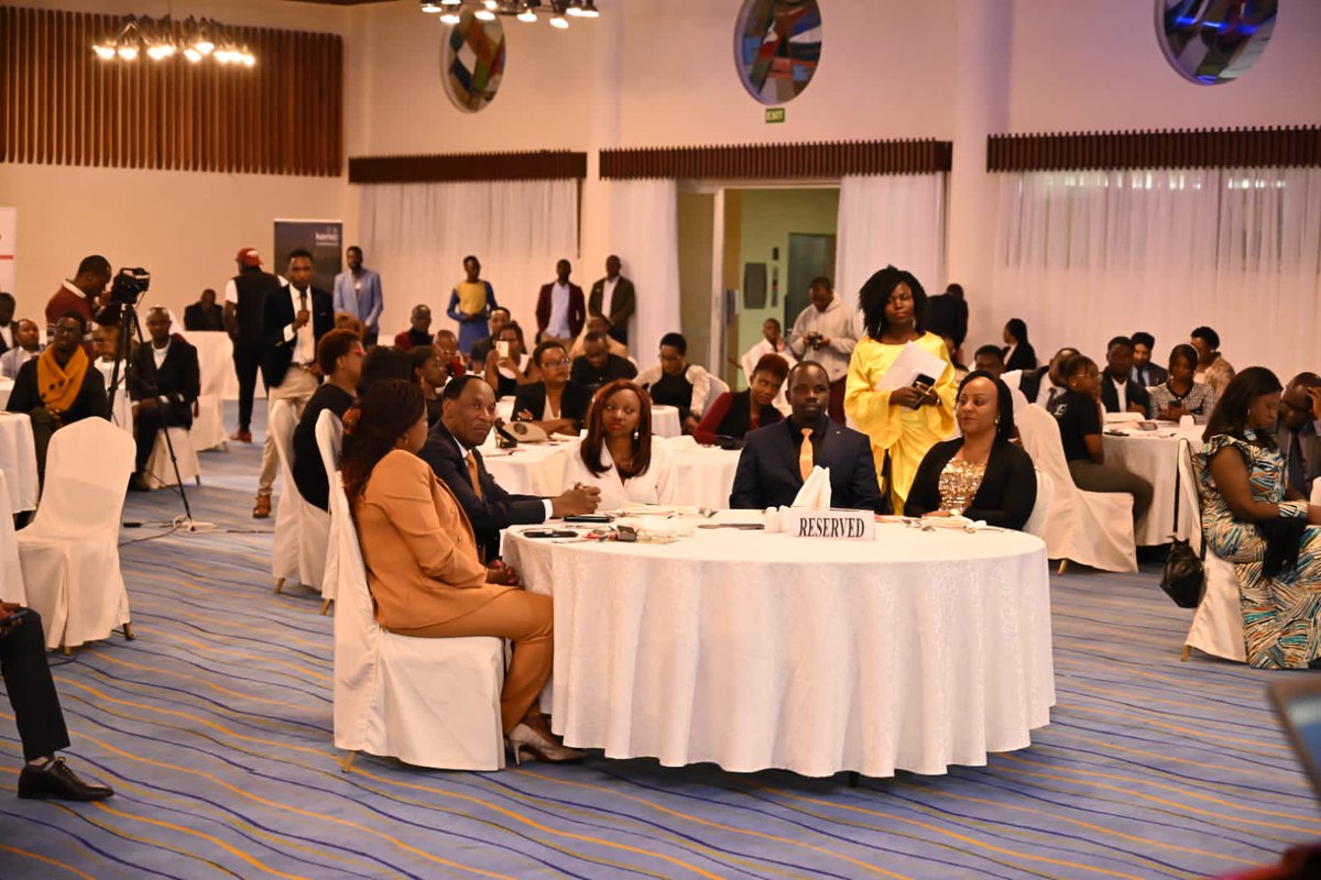 Warm reception tonight by Alphonce Juma, CEO <a href="/OracomKenya/">Oracom Web Solutions, Kenya</a> for the <a href="/DigitallyFAward/">DIGITALLY FIT AWARDS EAST AFRICA by KEOnline</a> Gala at the Movenpick Hotel. #DigitallyFitAwards2023 
#MCSKat40