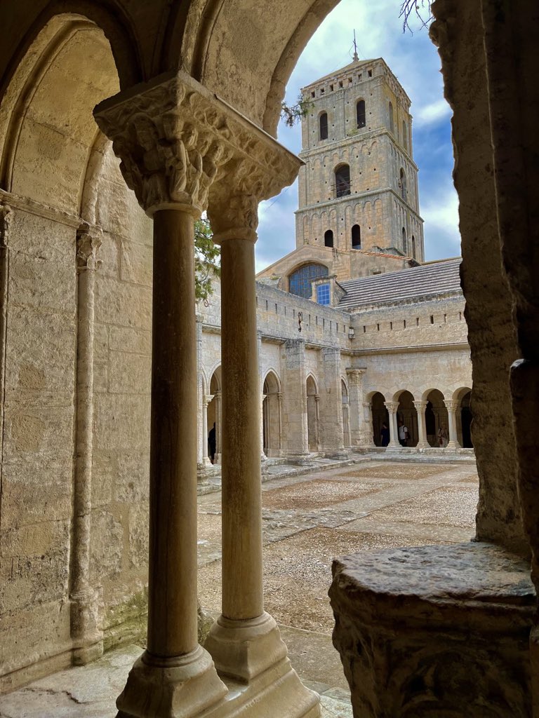 DimitriTilloi's tweet photo. Le magnifique cloître de la cathédrale Saint-Trophime à Arles https://t.co/eFtiMKlaKs