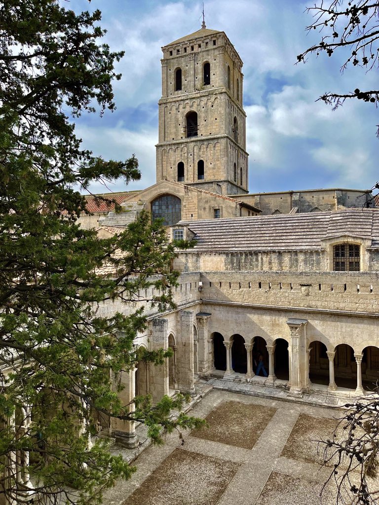 DimitriTilloi's tweet photo. Le magnifique cloître de la cathédrale Saint-Trophime à Arles https://t.co/eFtiMKlaKs
