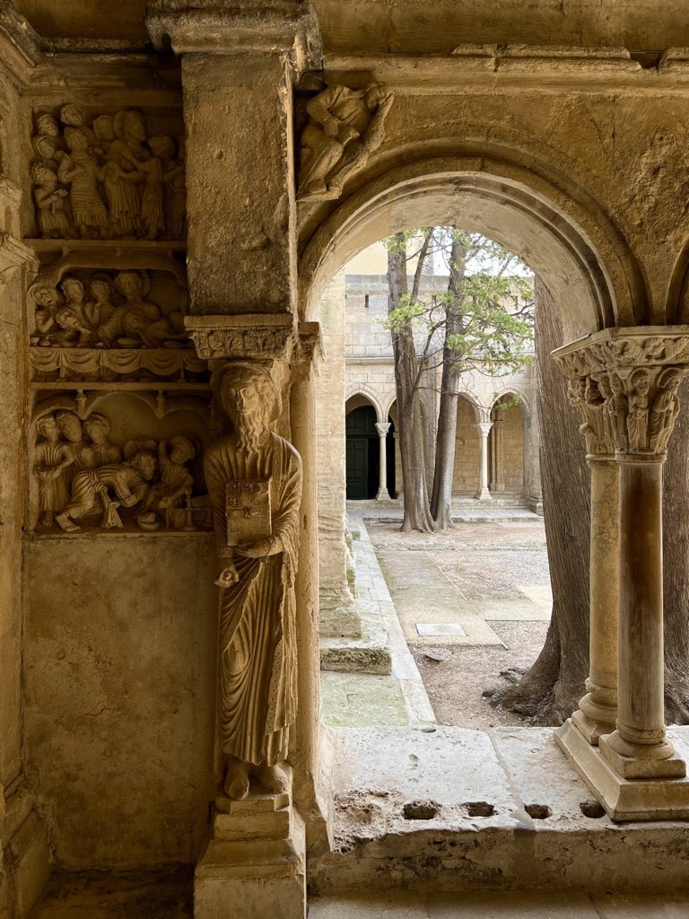 DimitriTilloi's tweet photo. Le magnifique cloître de la cathédrale Saint-Trophime à Arles https://t.co/eFtiMKlaKs