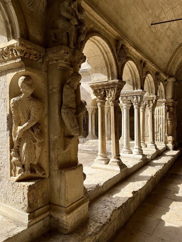 DimitriTilloi's tweet photo. Le magnifique cloître de la cathédrale Saint-Trophime à Arles https://t.co/eFtiMKlaKs