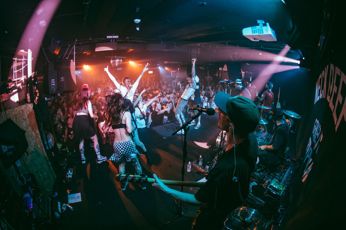 NeckDeepUK's tweet photo. You reds! Thanks for the royal kick off, Manchester. Show 1 of 2 in London tonight. 

📸 @wondergirlphoto https://t.co/l8YwZTOGgy