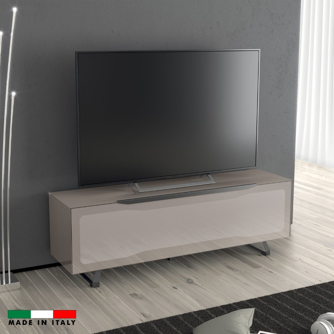 BelliniModern's tweet photo. Ravenna TV Stand in Gray - Shiny Glass Body with pull-down tempered Glass Door, Multiplug, and 4 Glass shelves. Fits TV up to 75”
Made in Italy 🇮🇹
-
#Furniture #InteriorDesign #TvStand https://t.co/nefu9NVWzk