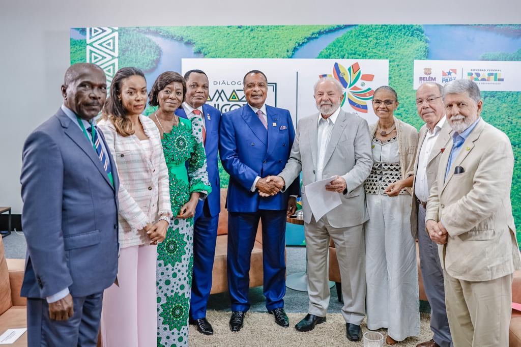 The Pdt of the Republic of Brazil, <a href="/LulaOficial/">Lula</a> &amp; @SassouNGuesso, Pdt of the Republic of Congo &amp; President of the Congo Basin Climate Commission, exchanged in line with the preparation of <a href="/3basinssummit/">Summit of the Three Basins</a> 

#s3b #environment #ecology #congo #brazil
