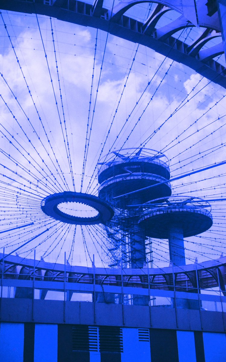 synanthropy's tweet photo. ohh okay i get why people shoot expired film now. https://t.co/eiRWoMWZNA