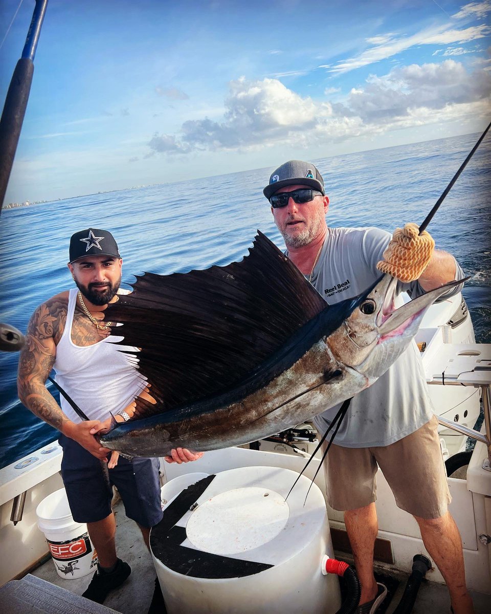 ᗩᒪE᙭ (@exposehim__) on Twitter photo 