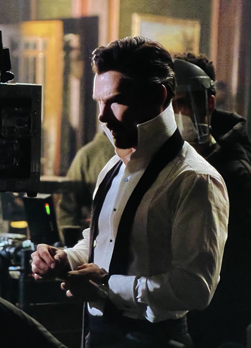 DrStrangeUpdate's tweet image. Benedict Cumberbatch behind the scenes of Doctor Strange in the Multiverse of Madness 📸