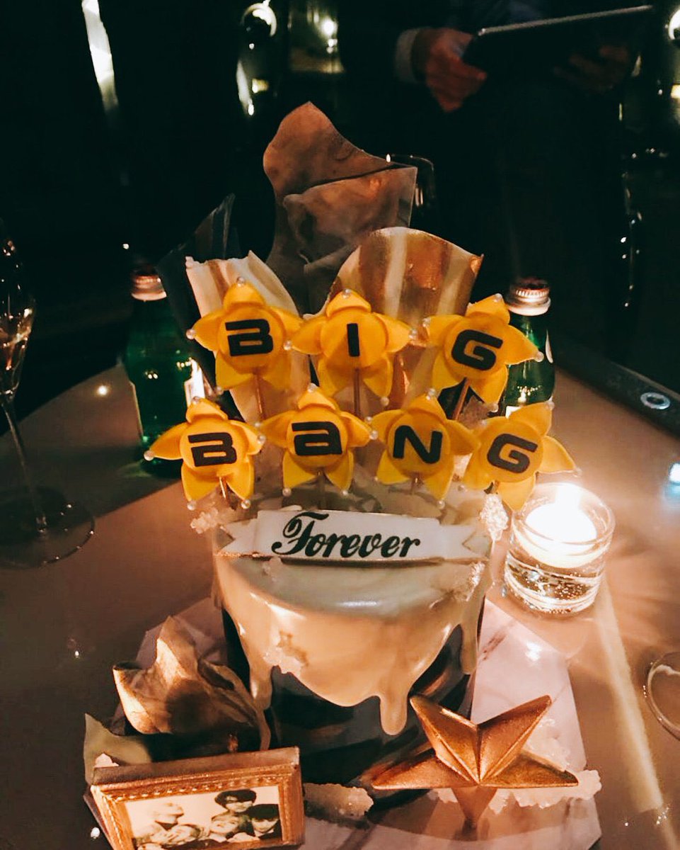 Happy 17th BIGBANG Anniversary 
👑👑👑👑👑🐼🐲☀️🔝👼🏻

Thank you for Everything
17 years of Best Music,Best Stage,Best Performance and Best Memories 

I'm So Proud to be Part of the Yellow Ocean, Proud to be VIPs~ VIPs until whenever 💛💛💛💛💛
#17YEARSWITHBIGBANG
#BIGBANG #빅뱅