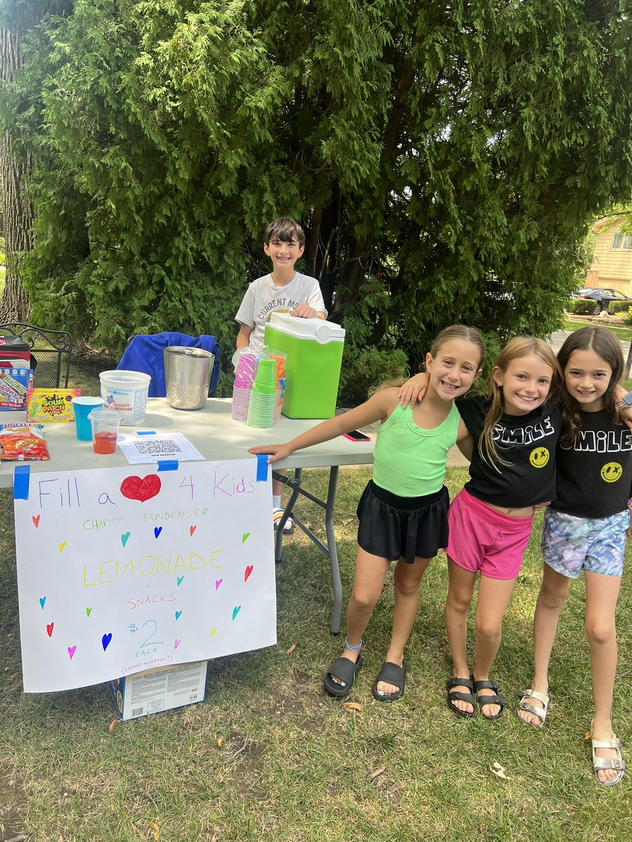 Kirby Bartelstein (@kebartelstein) on Twitter photo My day was instantly brightened running into this <a href="/WayneThomasscho/">Wayne Thomas School</a> crew spreading kindness with a lemonade stand for charity #112leads My day was instantly brightened running into this <a href="/WayneThomasscho/">Wayne Thomas School</a> crew spreading kindness with a lemonade stand for charity #112leads