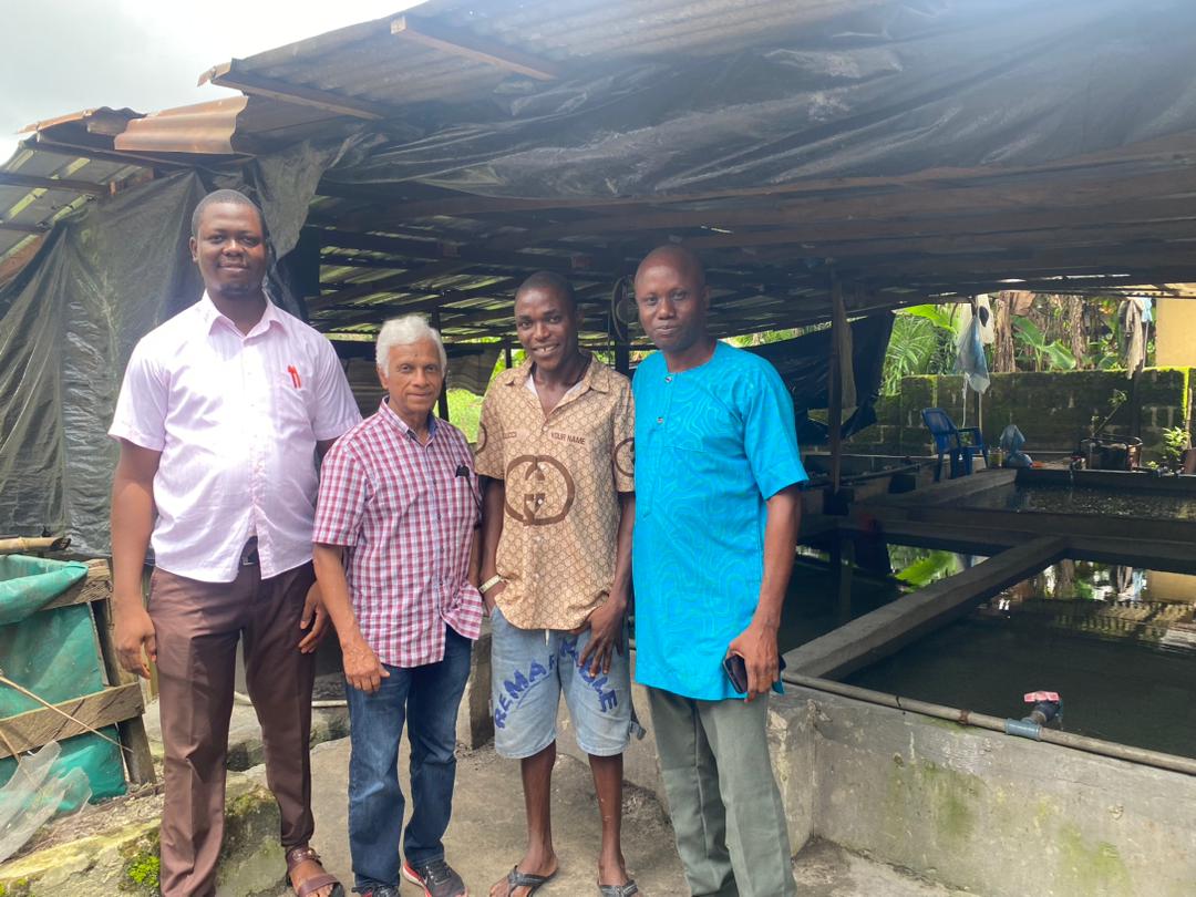 Ochukodegreat's tweet photo. Dr Sunil Siriwardena 
(Officer-in Charge of WorldFish Research Programme in Nigeria) with some fish seed producers at Kokori Inland, Delta State, Nigeria.
#Worldfish 
#LeanTechnology
#Feedthefuture
#USAID https://t.co/p230cGiXEN
