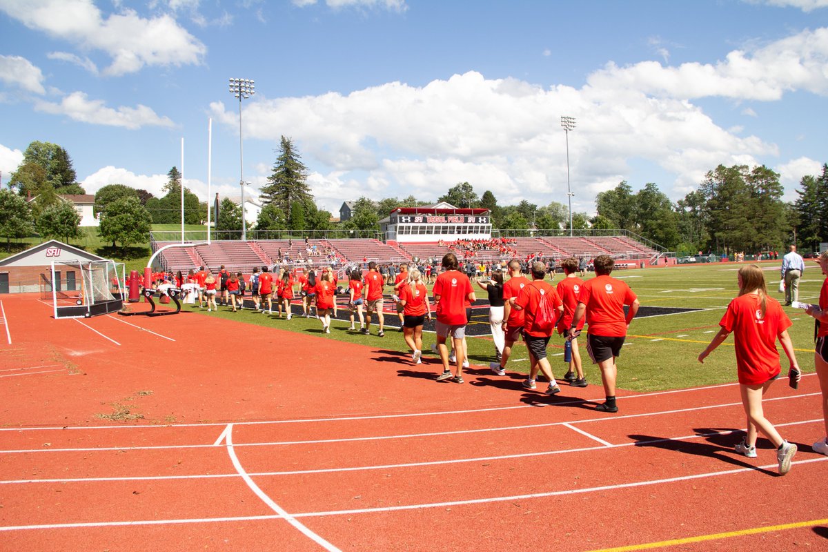 SaintFrancisPA's tweet image. One of our favorite highlights from move-in day? Watching our newest #RedFlash students flood DeGol Field for the President's Welcome! #BecomeThatSomeone ⚡️