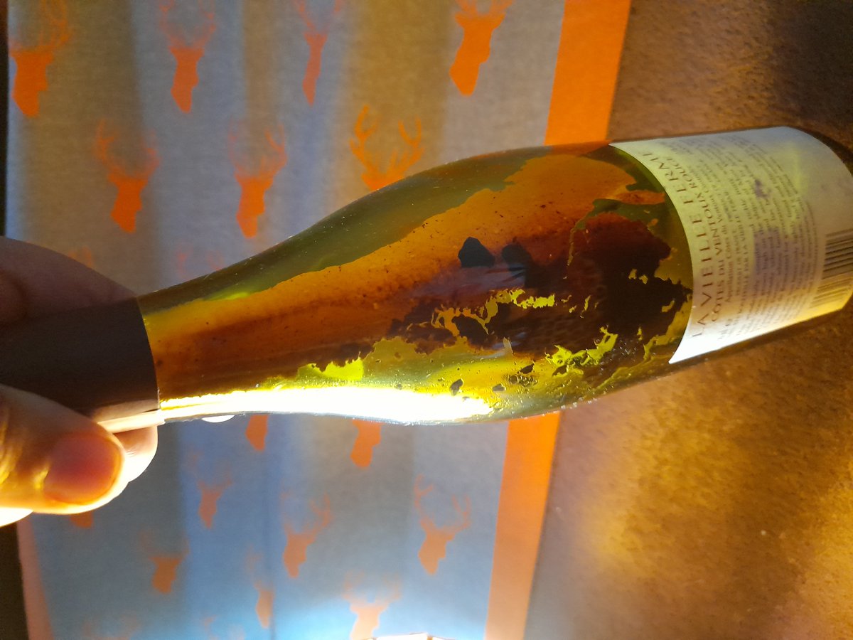 KentPiano's tweet photo. 💥 Most BIZARRE review ever Ladies & Gennulmen! St LFH spills her guts (so to speak) on the risk + secrets of a 21 year old Rhône omg!!😲😳🧐🍄 any good or gone mouldy?? Eeek! Video - audio - notes
#winenotes #winetasting #winelovers #review #KnockItBack
https://t.co/06q6i3KREH https://t.co/xQg3FwnCeZ