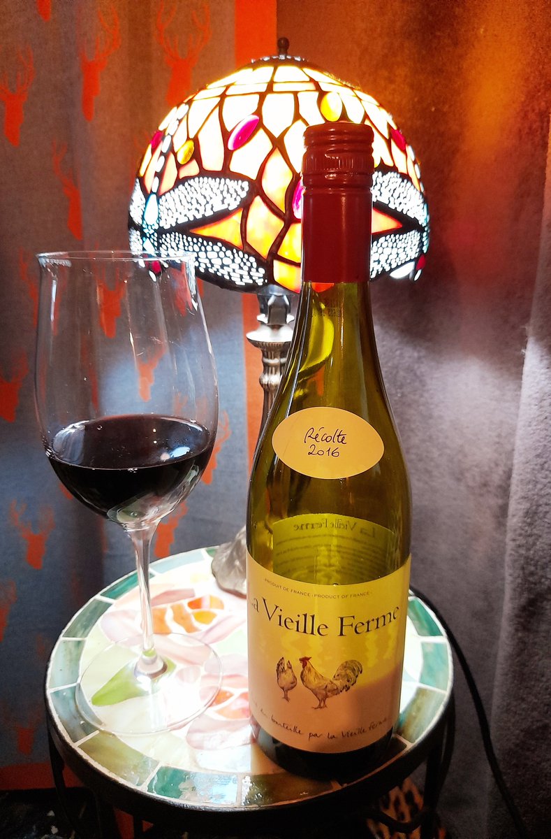 KentPiano's tweet photo. 💥 Most BIZARRE review ever Ladies & Gennulmen! St LFH spills her guts (so to speak) on the risk + secrets of a 21 year old Rhône omg!!😲😳🧐🍄 any good or gone mouldy?? Eeek! Video - audio - notes
#winenotes #winetasting #winelovers #review #KnockItBack
https://t.co/06q6i3KREH https://t.co/xQg3FwnCeZ