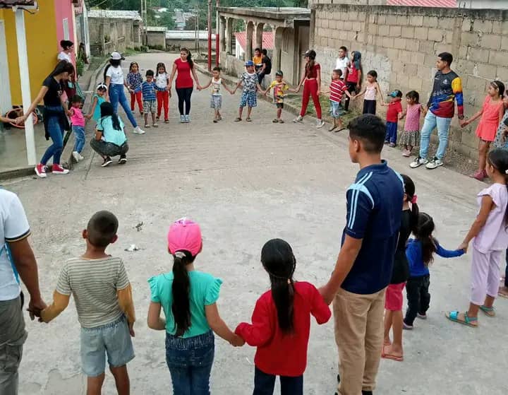 JovenDelBarrio's tweet photo. Jóvenes del Barrio de Monagas atiende a niños y adolescentes más vulnerables ☛ https://t.co/QPbmI8VUSi

#VamosConLasBricoMiles https://t.co/NVxKtJPjnt