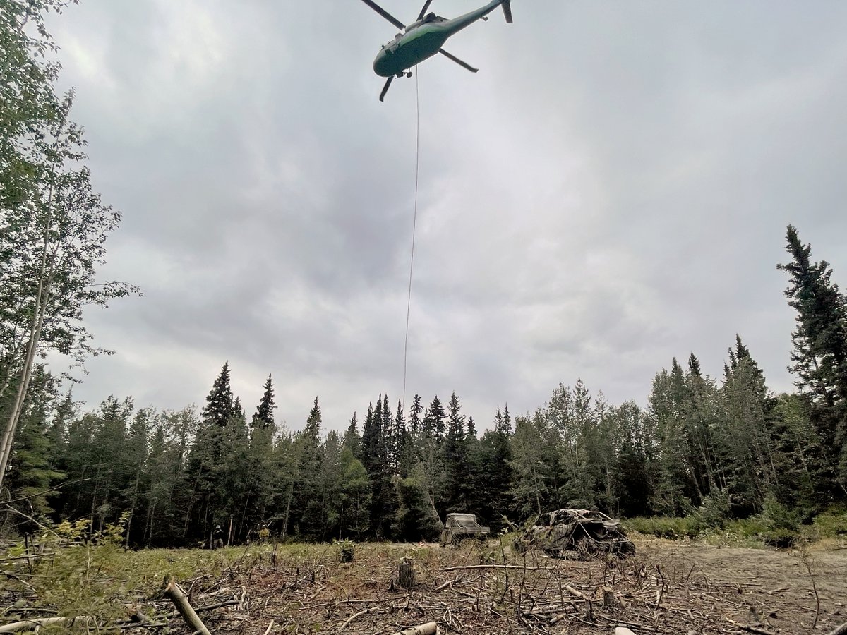 AK_Forestry's tweet photo. #AndersonComplex Update: Minimal fire activity reported. High water near #BirchCreekFire made it necessary to airlift crews and UTVs out of the area.
https://t.co/yBb5FjsIkL
#2023AlaskaFireSeason https://t.co/xLKoH0reRb