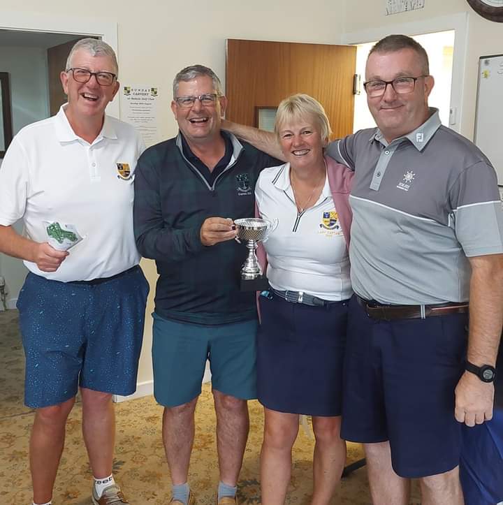 madmike1965's tweet photo. Half of the winning Deansbury Kitchen Team today... with the Skipper and Lady Captain

Well just the ringers actually as the Deansbury guys had left before the presentation.... https://t.co/ve6JByH0p6