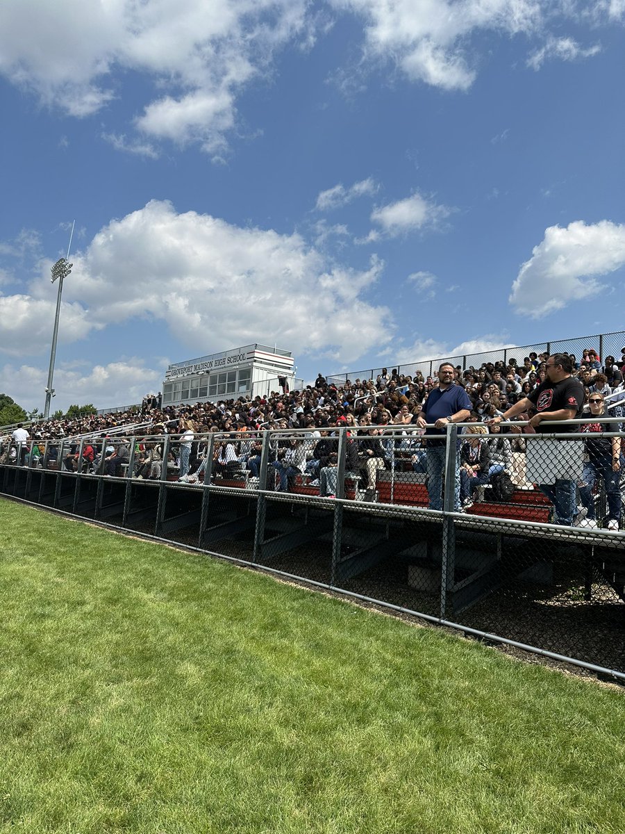 We had a pep rally to celebrate our fall sports this afternoon! Now let’s #beatcanal ❤️🐴🖤