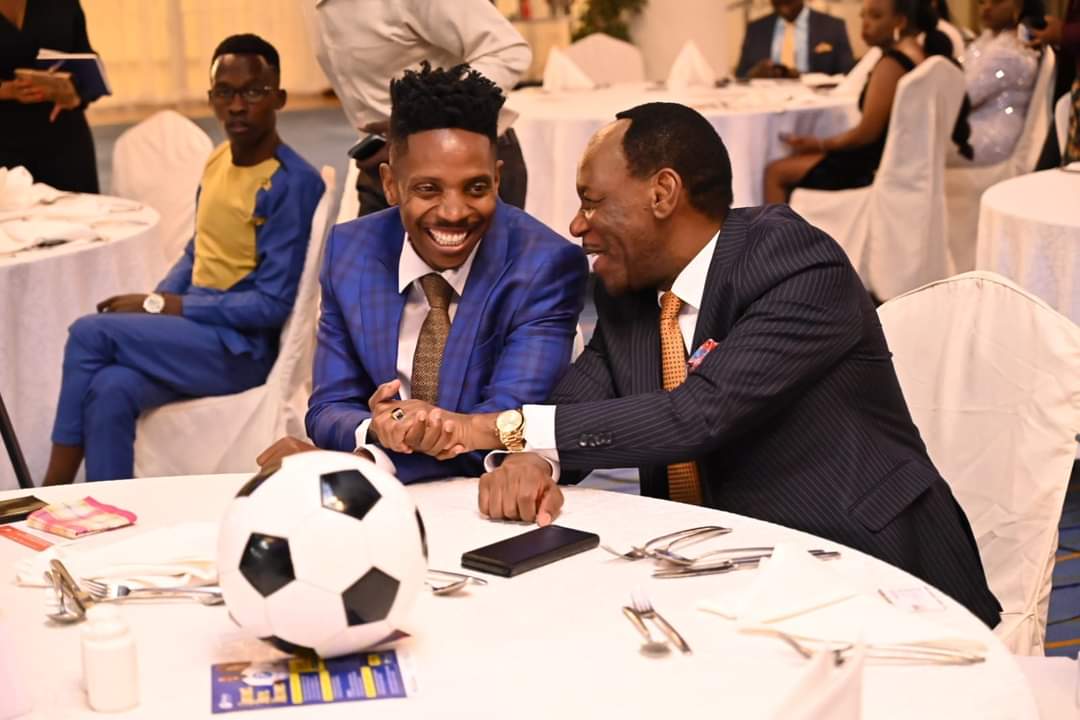 With <a href="/ericomondi_/">ERIC OMONDI</a> at the <a href="/DigitallyFAward/">DIGITALLY FIT AWARDS EAST AFRICA by KEOnline</a> at Movenpick hotel. The camaraderie is no comedy. It's real. . .siasa weka kwa lungs! #DigitallyFitAwards2023 #MCSKat40