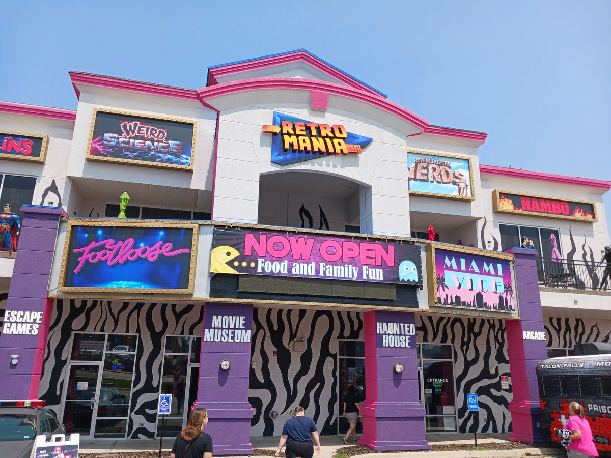 finsup_14's tweet photo. Lunch in the 80's π
#Retromania #NewWaveCafe https://t.co/0rZviYYtHc