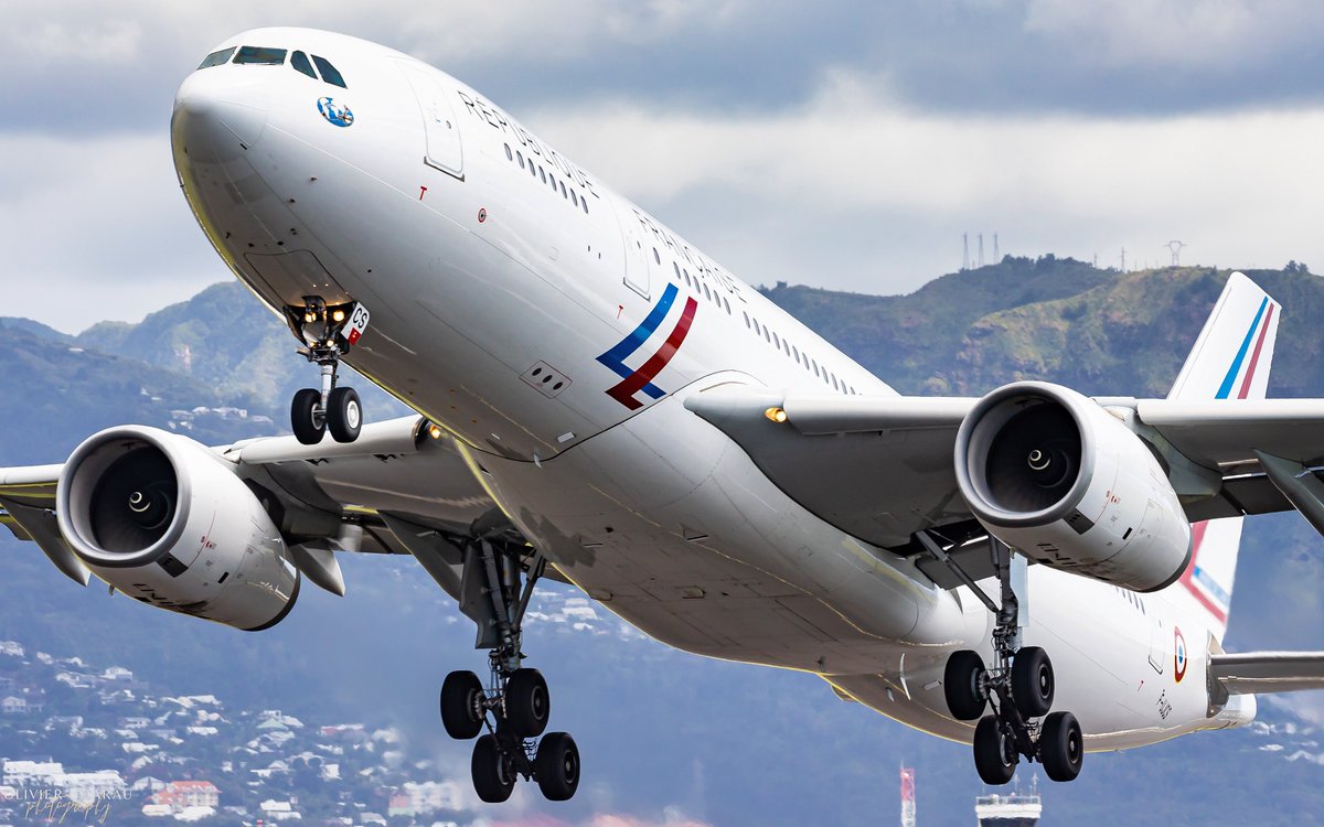 OlivierHoarau's tweet photo. Had the visit of F-UJCS, #Airbus #A330 of the #FrenchAirForce #EscadronEsterel in Reunion Island this week 🛫
#Cotam #Faf #Armeedelair #LaReunion #A330200 https://t.co/Kz7DyOPu6k