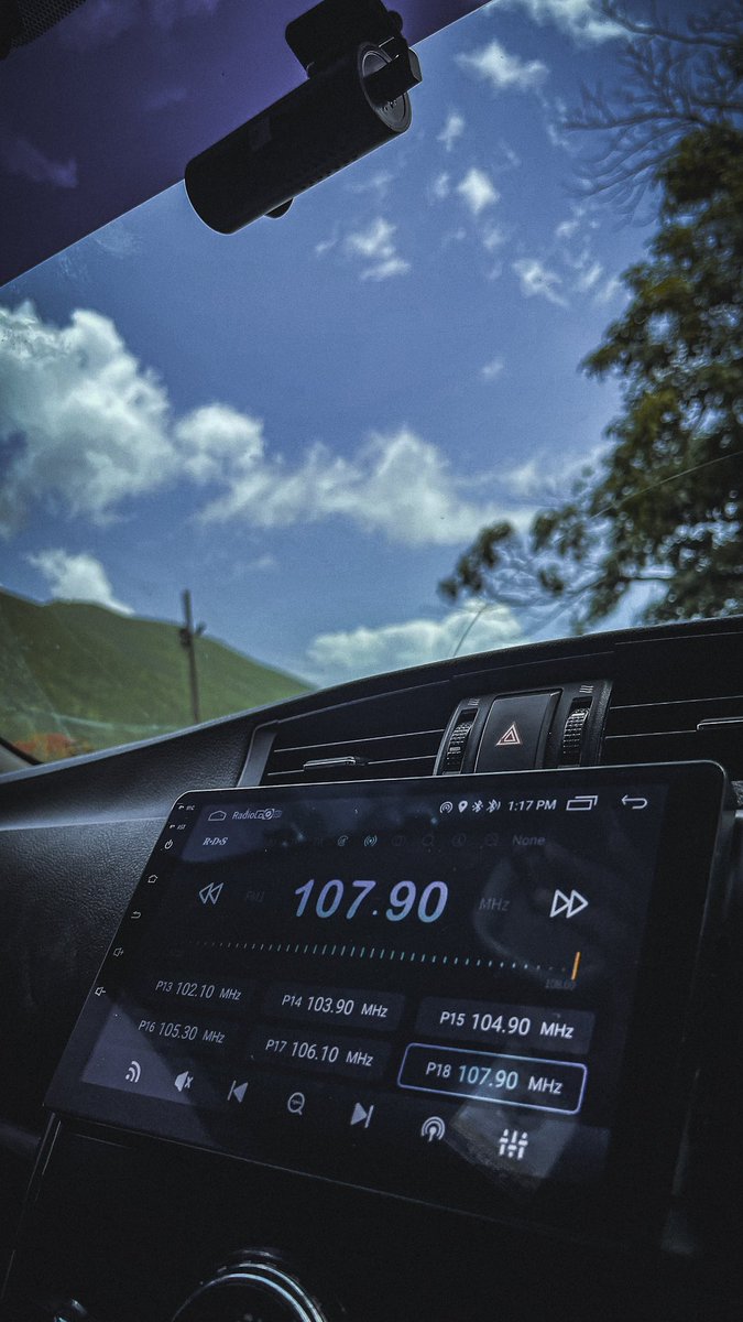 AspiringtobeDre's tweet image. Big up @DatTallUteWes  with the clean install. 10/10 with @AutoInstallJa 

#dashcam #androidradio