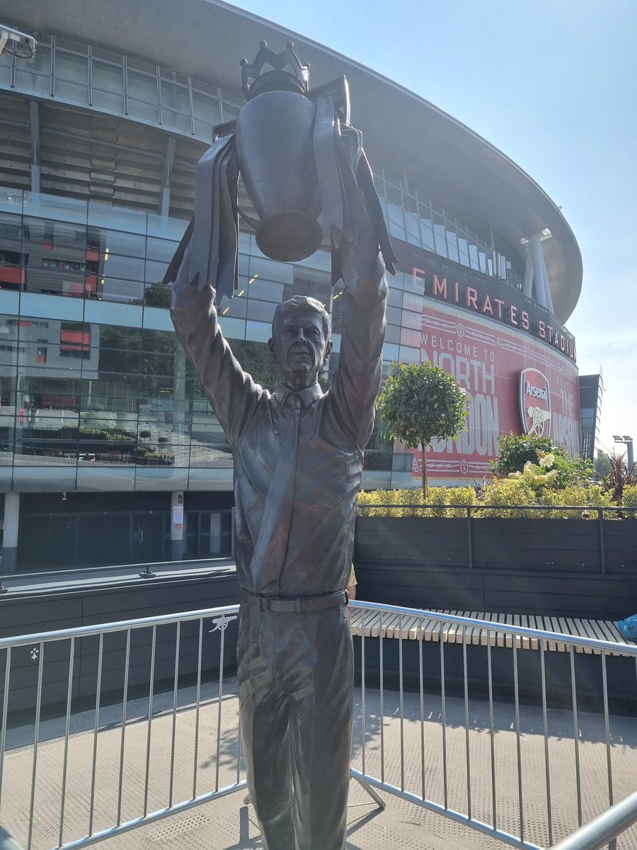 Weston71's tweet photo. Had to go and see the boss today 🙌 😎 @Arsenal https://t.co/p1q5uD9rR7