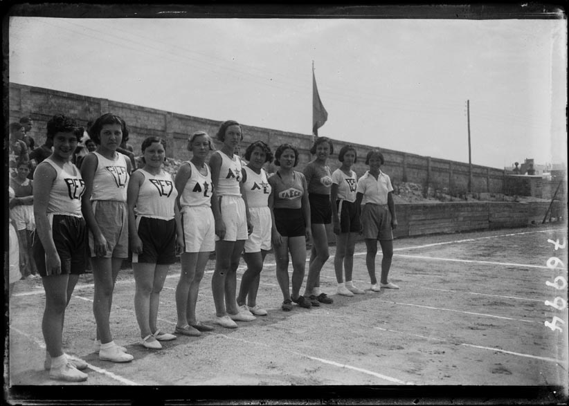 Avui fa 88 anys, el 18.08.1935 del IV Festival de selecció per l'Olimpíada Obrera, organitzat per l'Ateneu Popular de Gràcia en el marc de des festes del barri. Camp de l'Europa, Barcelona. <a href="/arxiunacional/">Arxiu Nacional</a> fons Brangulí <a href="/AdriaTerolH/">Barcelona Històrica</a> <a href="/ConeixHistoria/">Memòria Barcelona</a>
