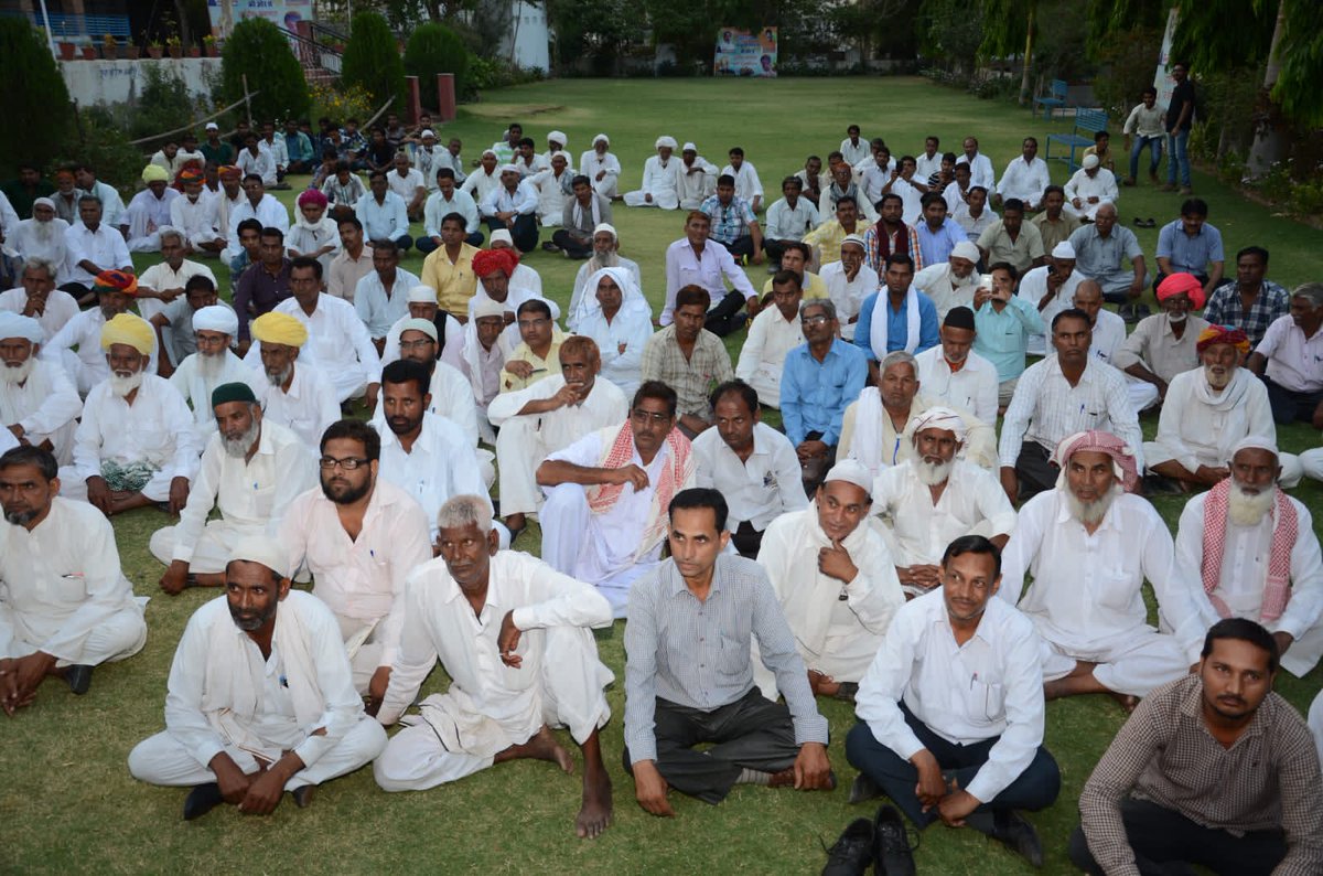 राजस्थान रा गांधी मुख्यमंत्री <a href="/ashokgehlot51/">Ashok Gehlot</a>जी थे सगळा समाज रो कारज करया, माकाळा समाज रो भी कारज करो,मांको समाज घणो पांछ है थे मांका समाज रा भविष्य न संवारो ओ माको समाज थांको जीवण भरगुण न भूल पावलो। थे मांका समाज रे वास्ते #देशवाली_विकास_बोर्ड बणा दिज्यो।
<a href="/RajCMO/">CMO Rajasthan</a> 
<a href="/GovindDotasra/">Govind Singh Dotasra</a>