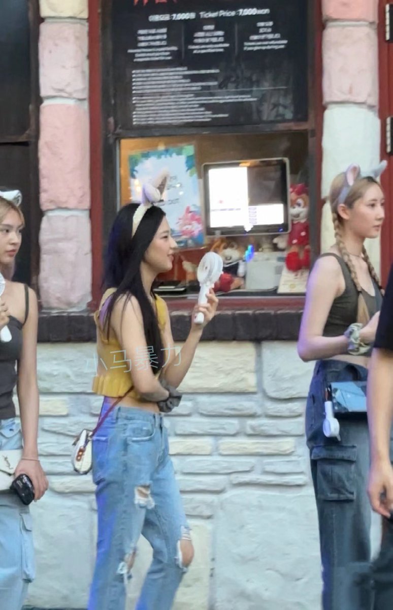 forbabymonster's tweet photo. #CHIQUITA, #RUKA and #SHINHARAM photos taken by fan at lotte world

#BABYMONSTER #베이비몬스터
@YGBABYMONSTER_ https://t.co/JjMLVbLbvi